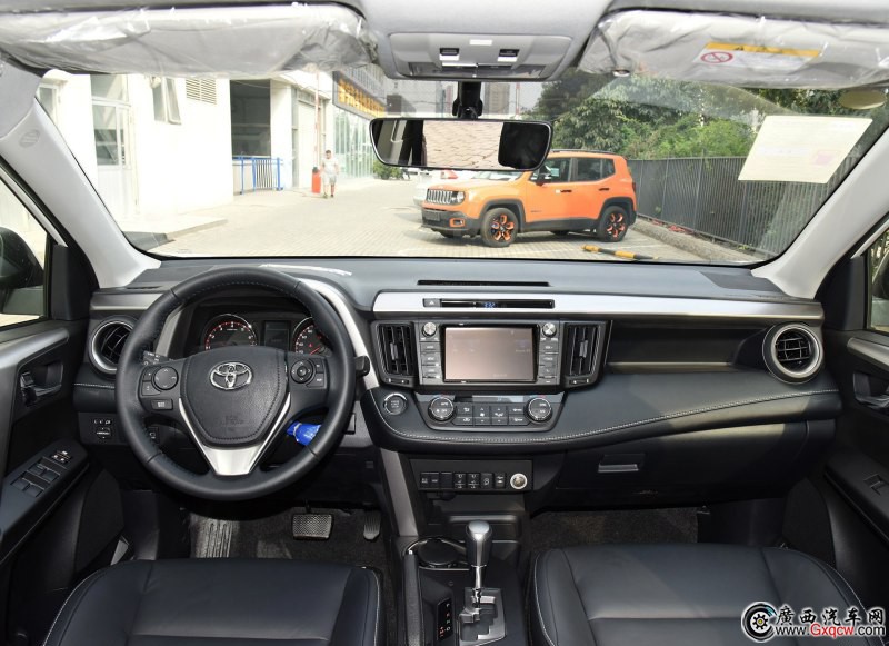 RAV4榮放車型 內(nèi)飾圖