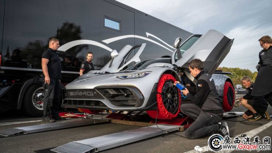 GT2 RSӛ÷ِ˹-AMG ONEɼ~a(chn)܇(ch)